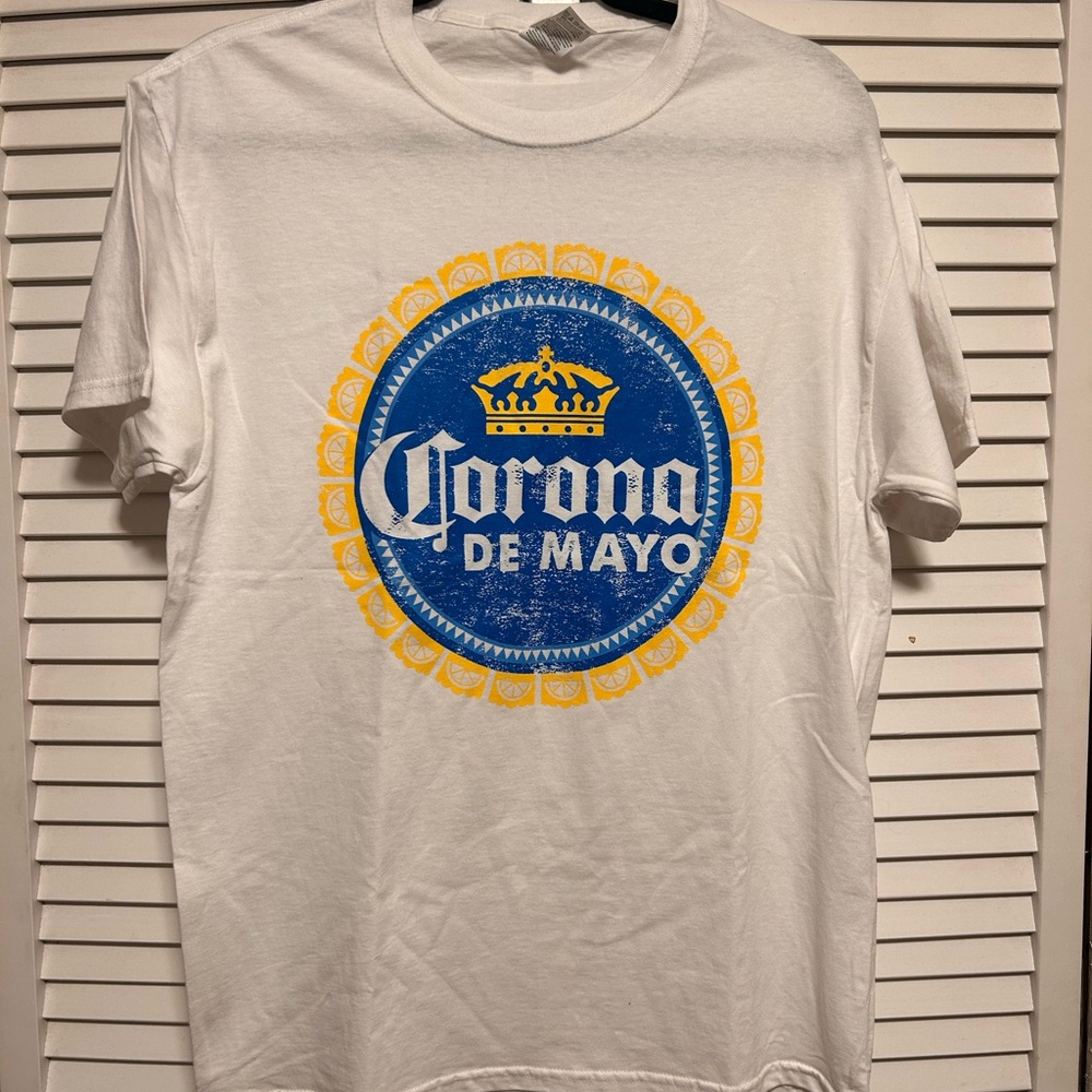 Fruit of‎ the Loom White T-Shirt with Blue and Yellow Corona Graphic